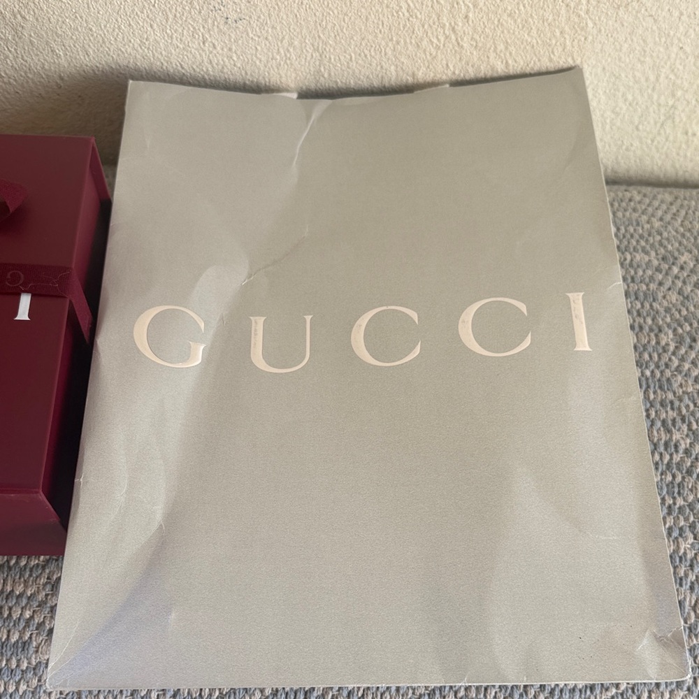Gucci Black Leather Belt with light gold tone double G with Box/Gucci gift bag - Picture 7 of 8